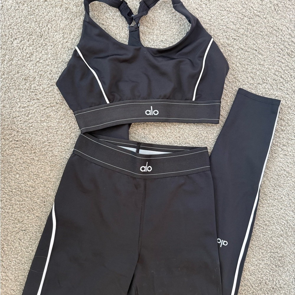 ALO Yoga Black Sports Bra and Leggings Set w